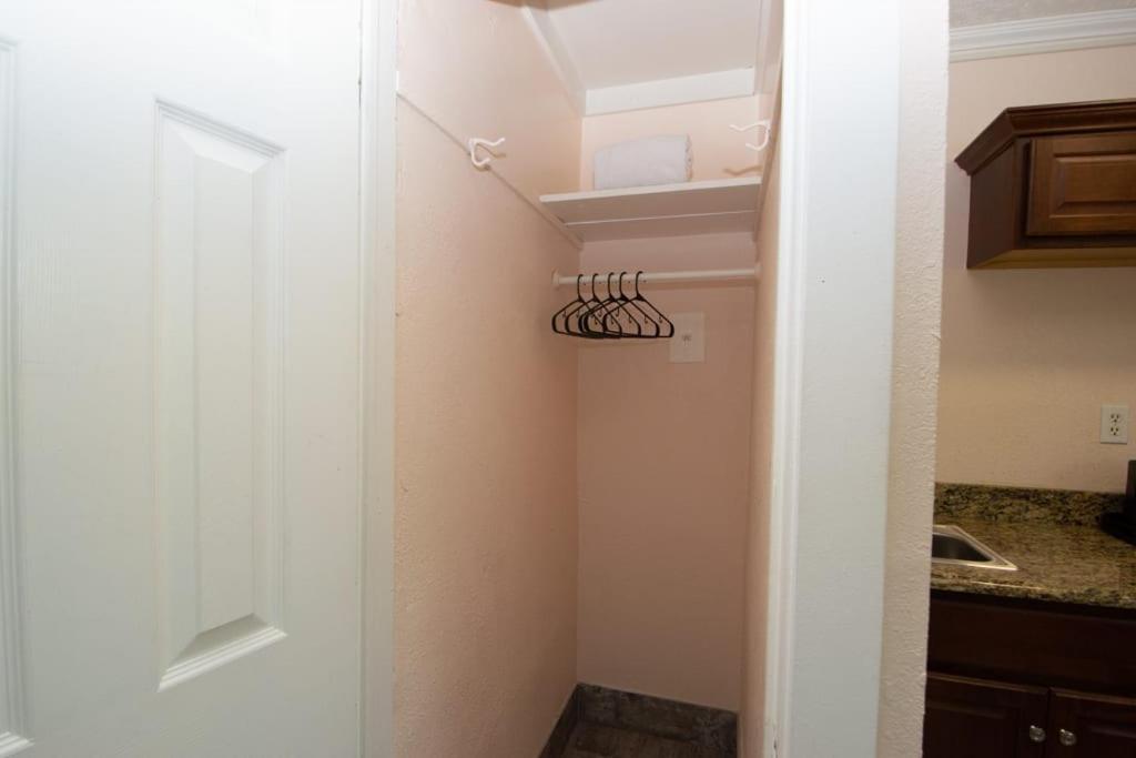 Located By The Beach 1 Bedroom With Parking And Pool Clearwater Ngoại thất bức ảnh